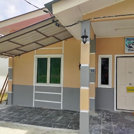 Homestay Embah Ros & Embah Lek Hutan Melintang エクステリア 写真