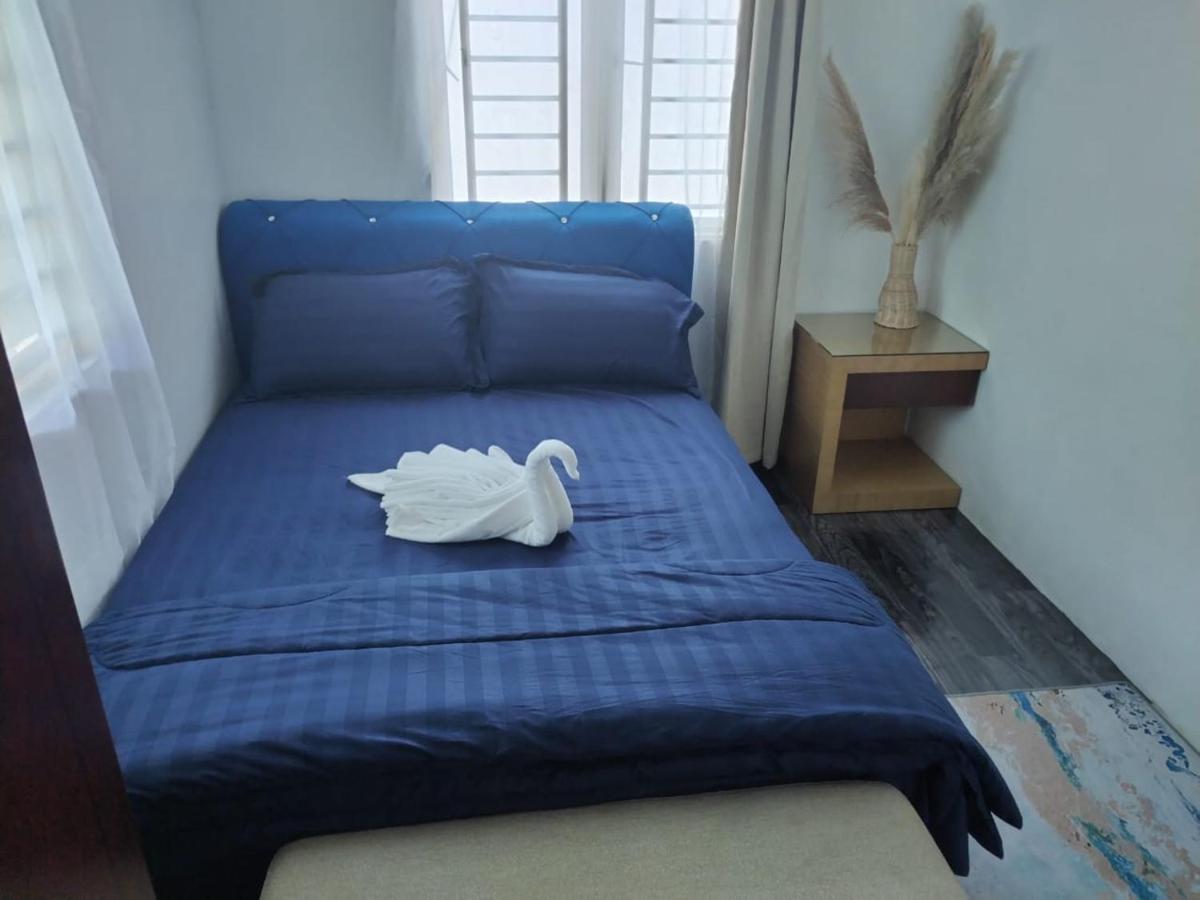 Homestay Embah Ros & Embah Lek Hutan Melintang エクステリア 写真