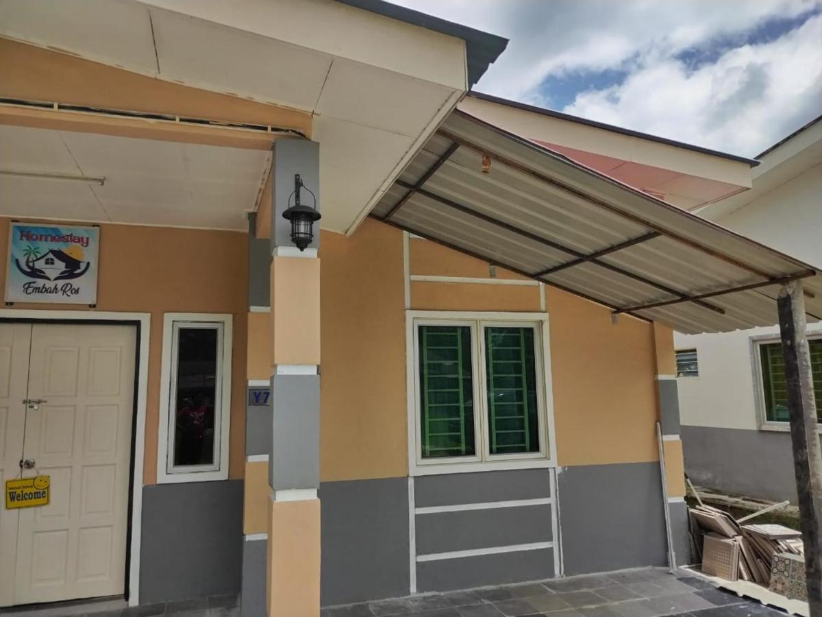 Homestay Embah Ros & Embah Lek Hutan Melintang エクステリア 写真