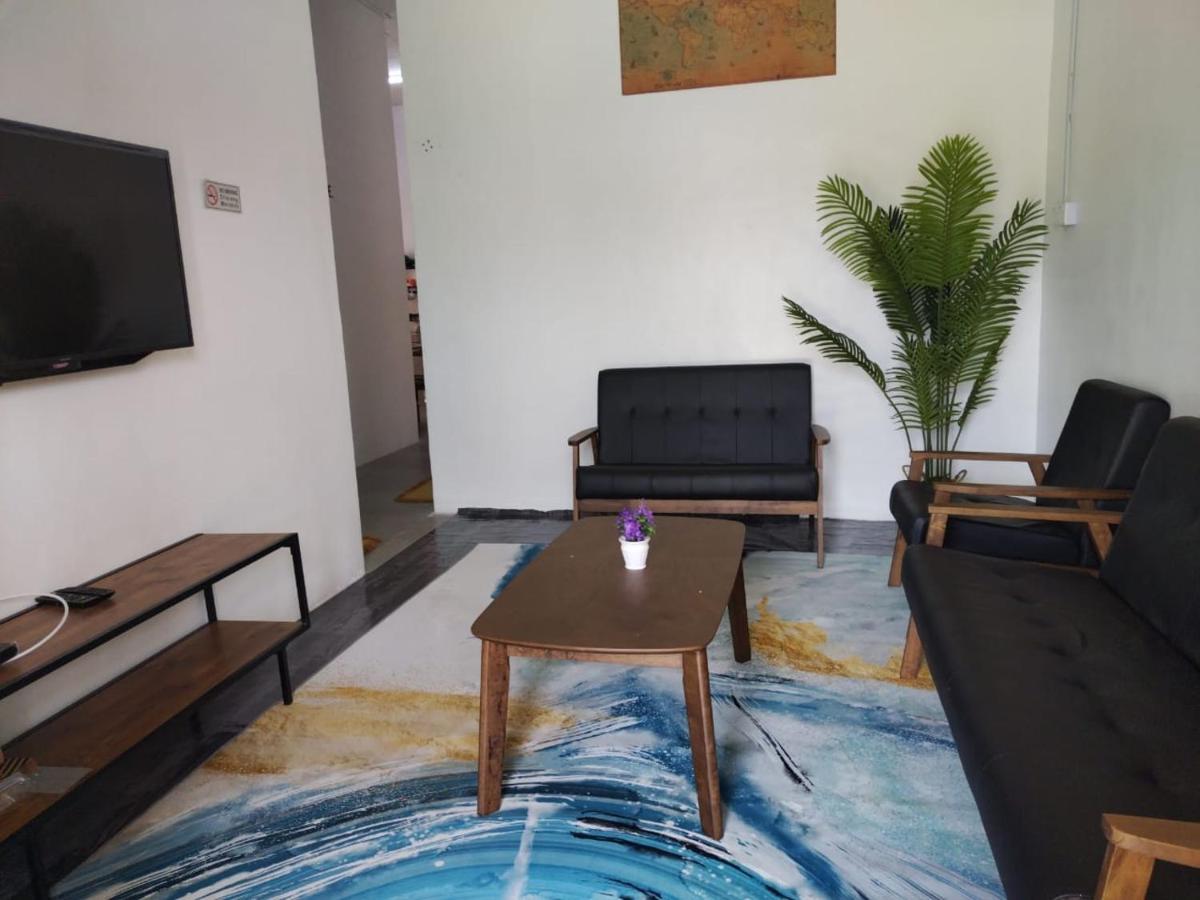Homestay Embah Ros & Embah Lek Hutan Melintang エクステリア 写真