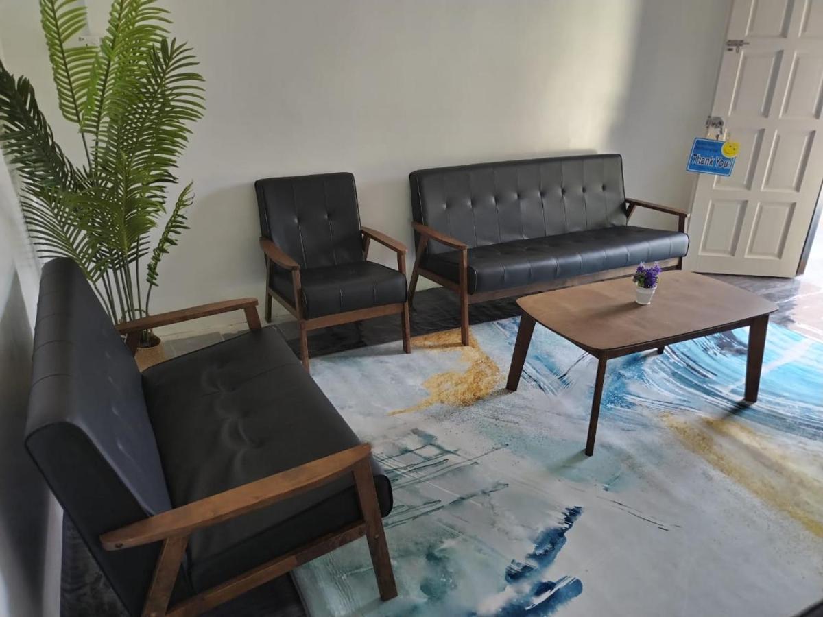 Homestay Embah Ros & Embah Lek Hutan Melintang エクステリア 写真